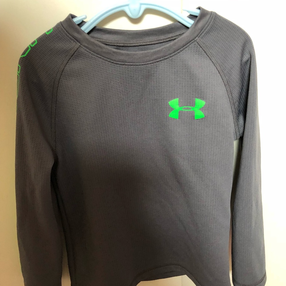 Size 4 boys under armour long sleeve top